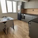 Apartament 122 *