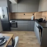 Apartament 122 *