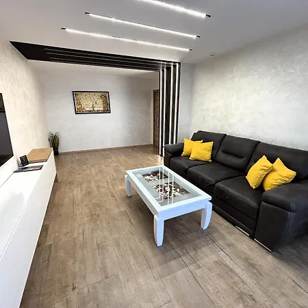 Apartament 122 *